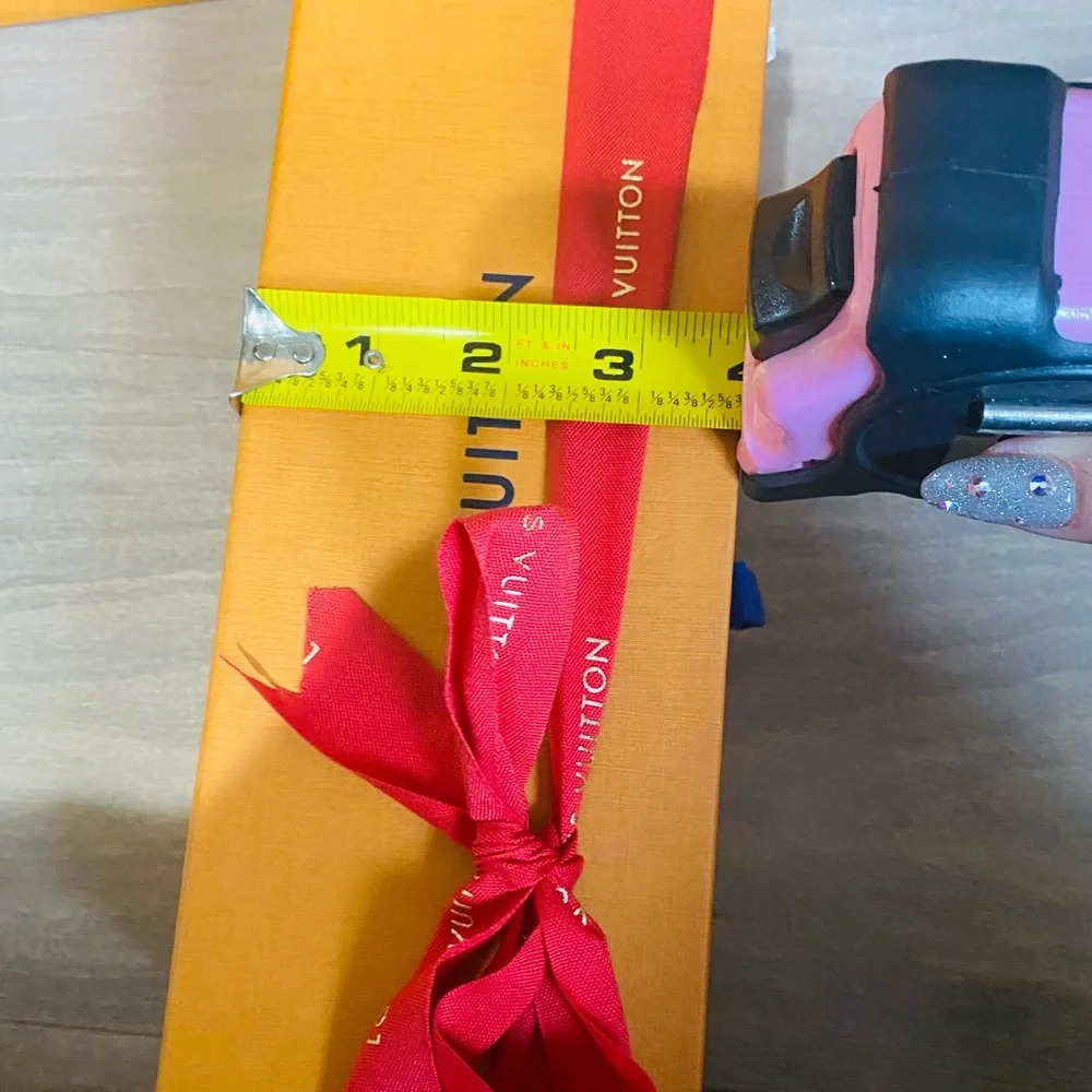 Louis Vuitton 2021 Holiday Box & Shopping Bag - Picture 5 of 9